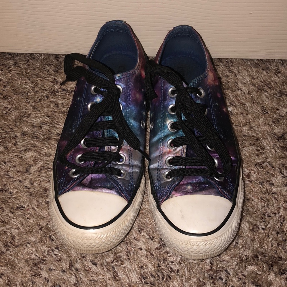 RARE Galaxy low top converse
